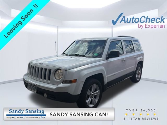Used 2016 White Jeep Latitude image 1