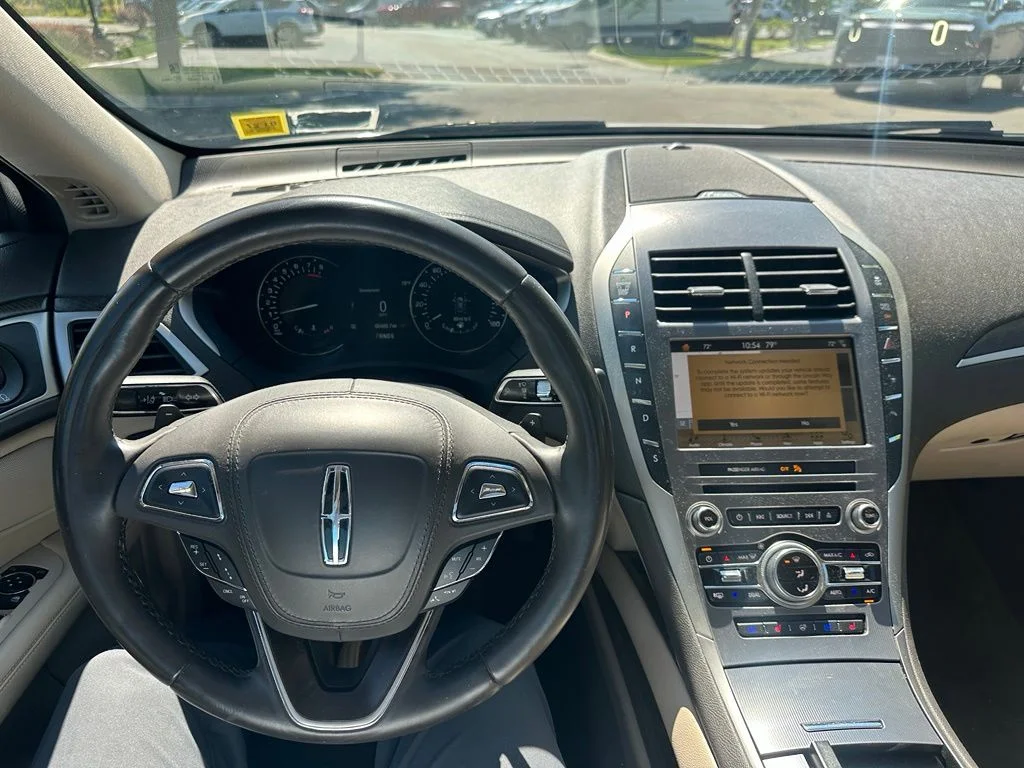 Used 2019 White Lincoln Reserve image 14