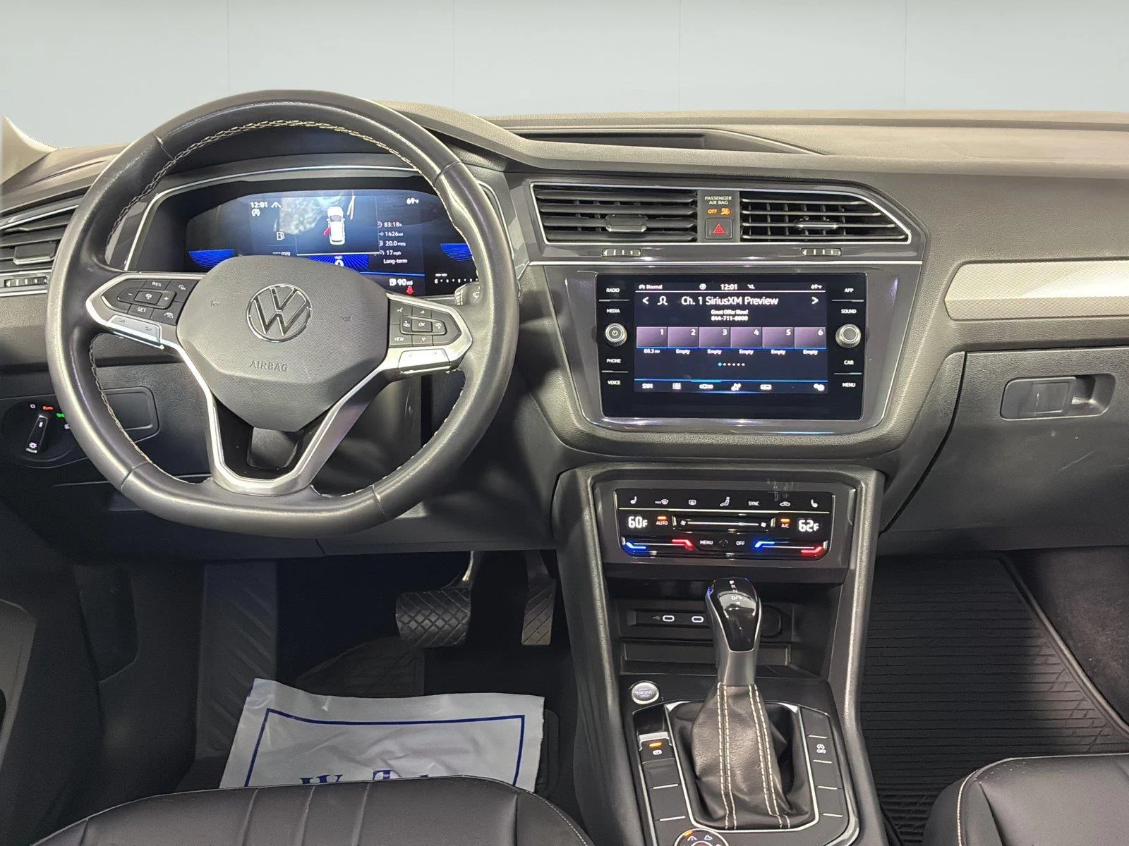 Used 2023  Volkswagen SE image 17