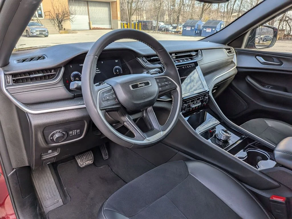 Used 2023 Red Jeep Altitude X image 13