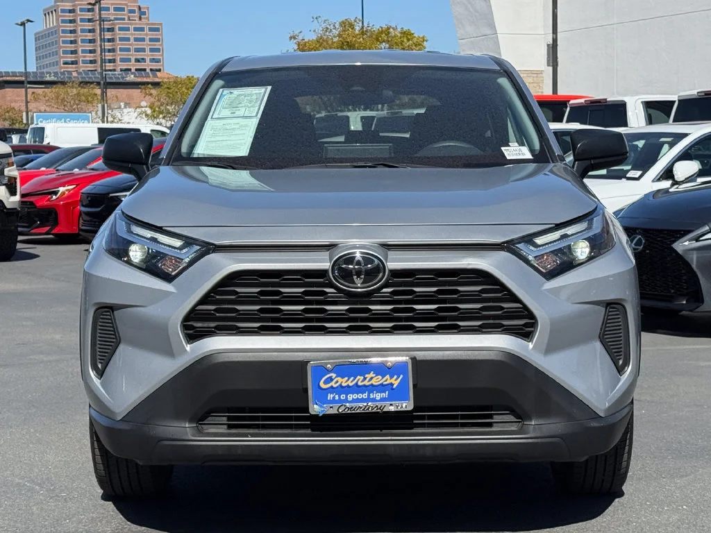 Used 2025  Toyota LE image 5