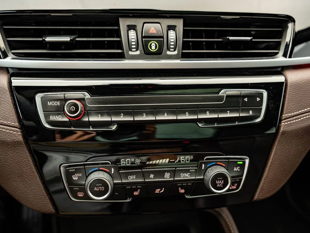 Used 2021 Black Sapphire Metallic BMW sDrive28i image 36