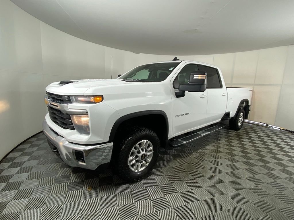 Used 2024 White Chevrolet LT image 8