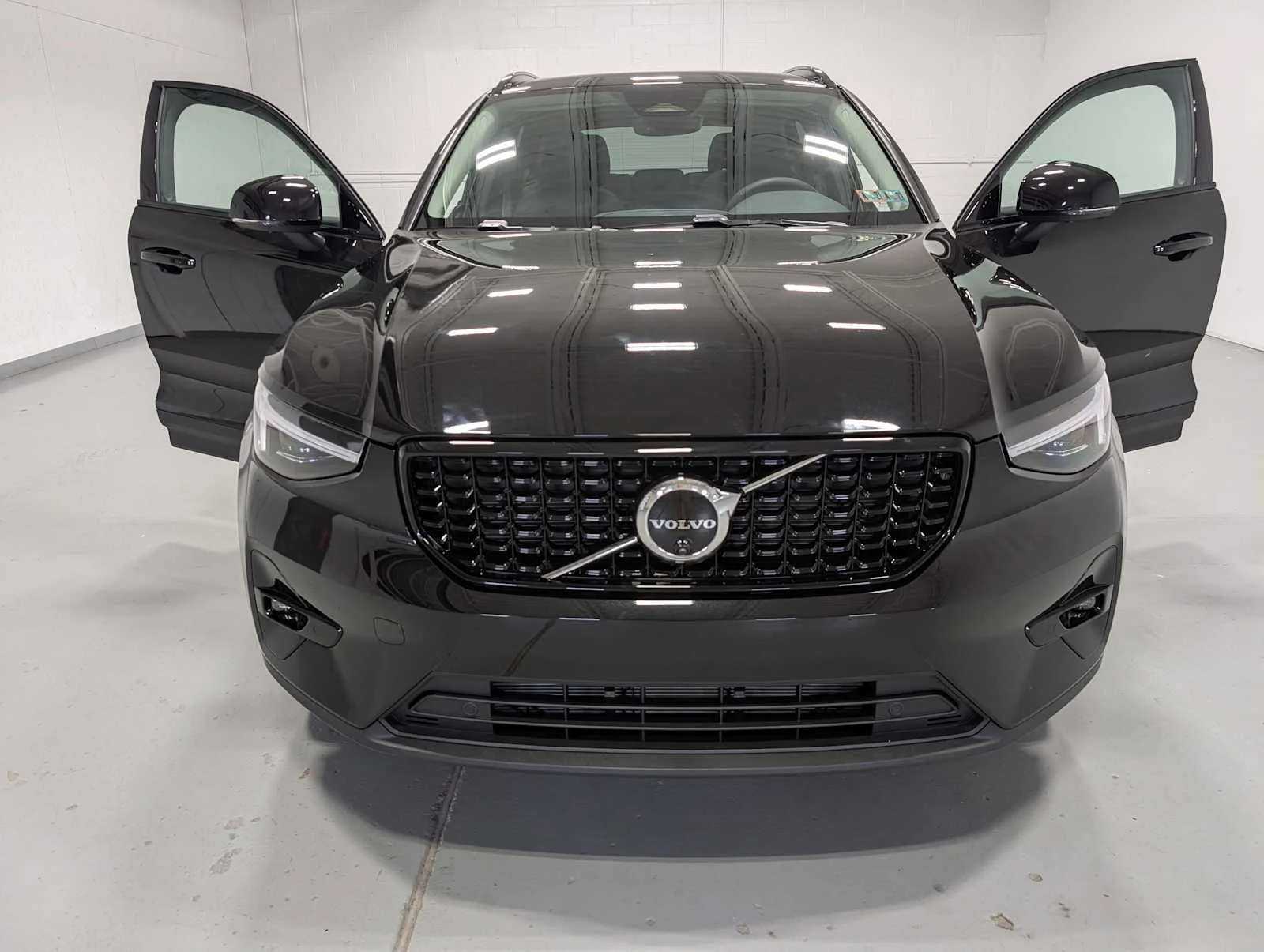Used 2026 Onyx Black Volvo Plus image 15