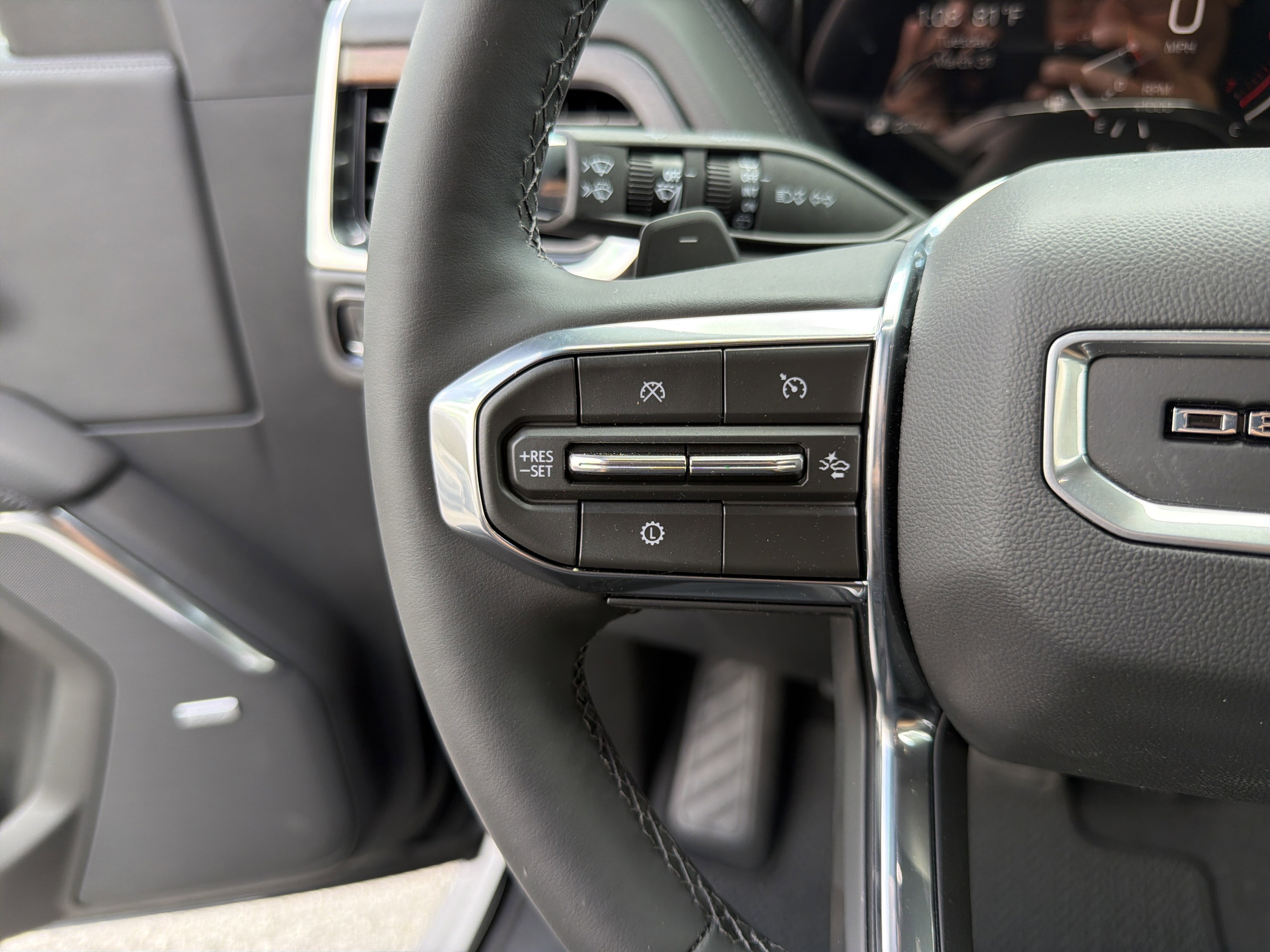 2026 GMC Yukon XL Denali - Photo 32