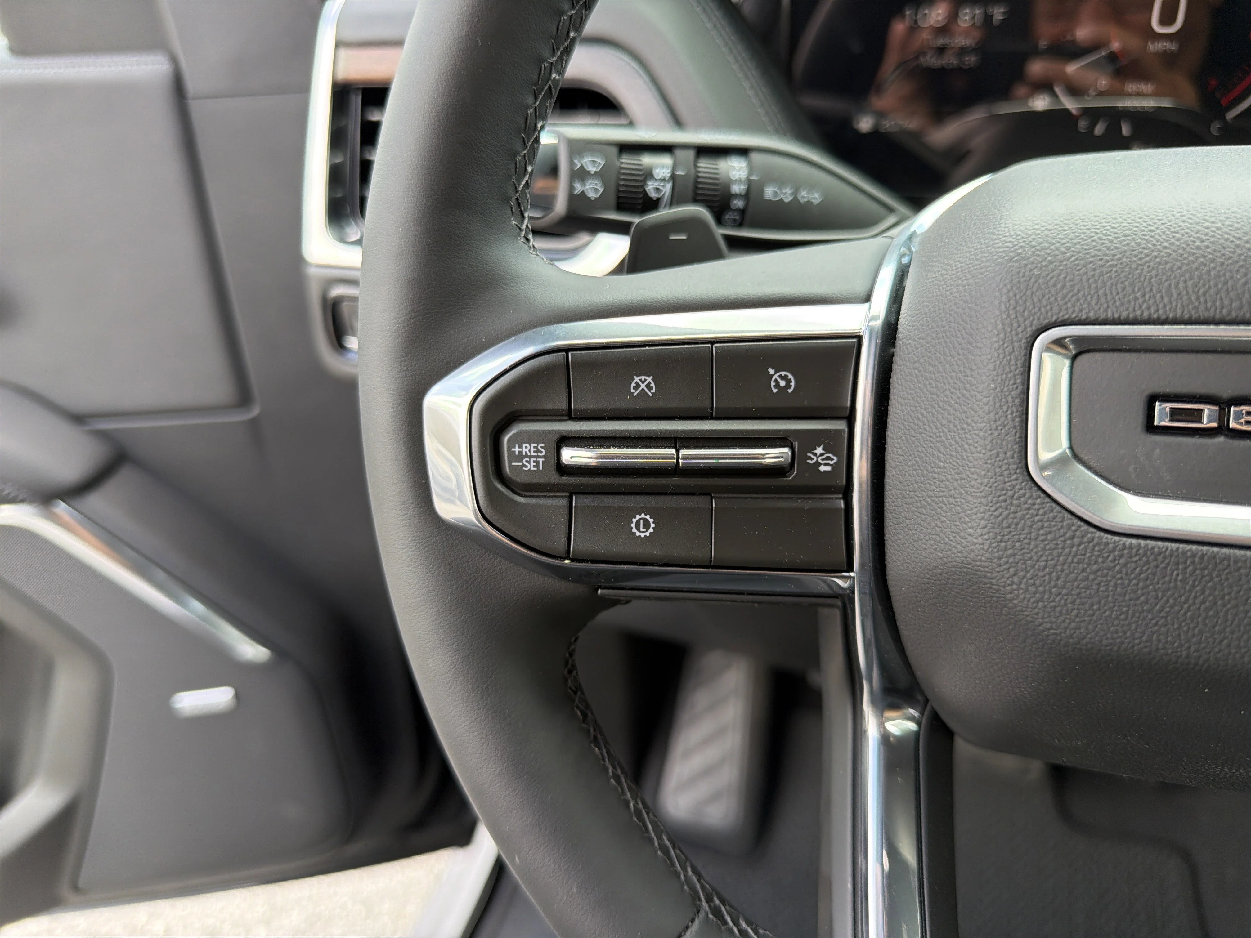 2026 GMC Yukon XL Denali - Photo 32