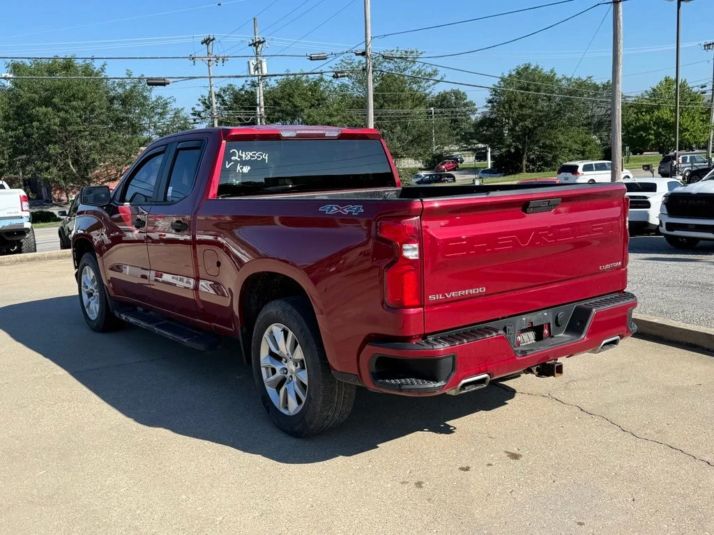 Used 2019 Red Chevrolet Custom image 9