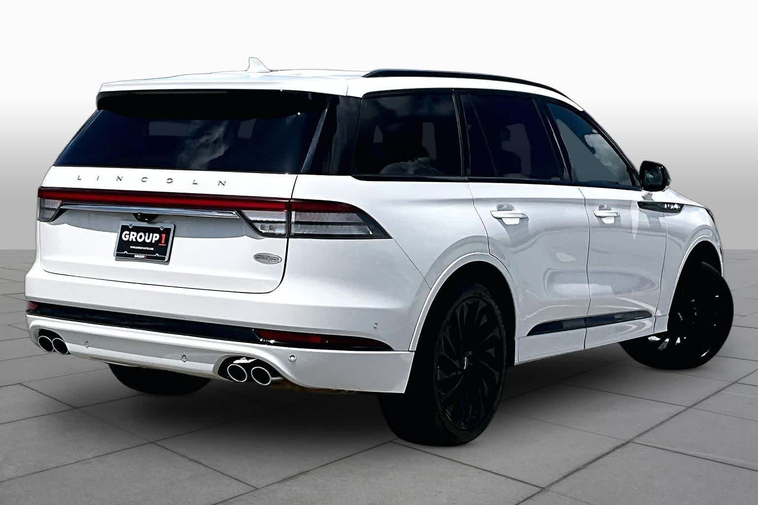 Used 2023 Pristine White Lincoln Reserve image 13
