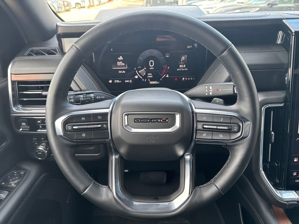 2025 GMC Yukon Denali - Photo 20