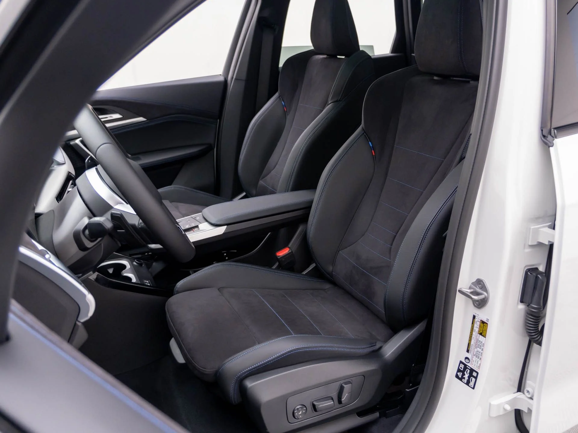 New 2026 White BMW xDrive28i image 17