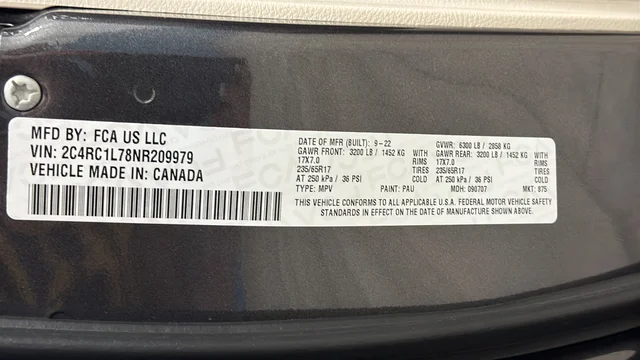 Used 2022 Crystal Metallic Chrysler Touring L image 27