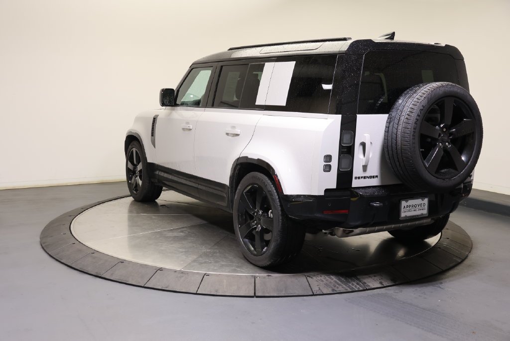 Certified Used 2026 Borasco Gray Metallic Land Rover X-Dynamic SE image 3