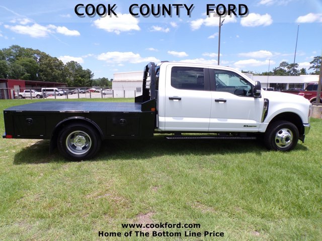 New 2026 Oxford White Ford F-350® XL image 8