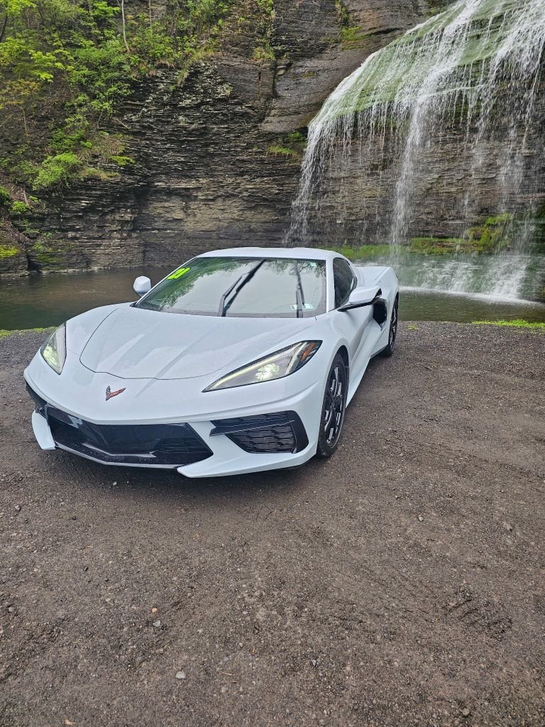 Used 2021 White Chevrolet Stingray image 4