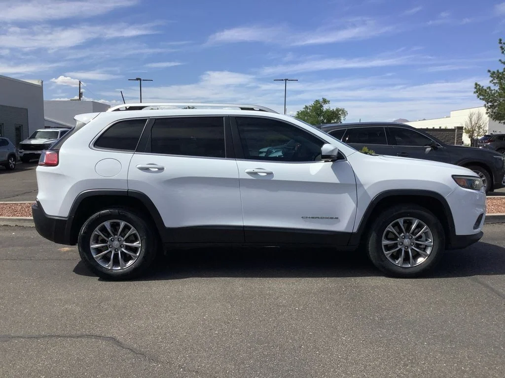 Used 2021 White Jeep Latitude Plus image 25