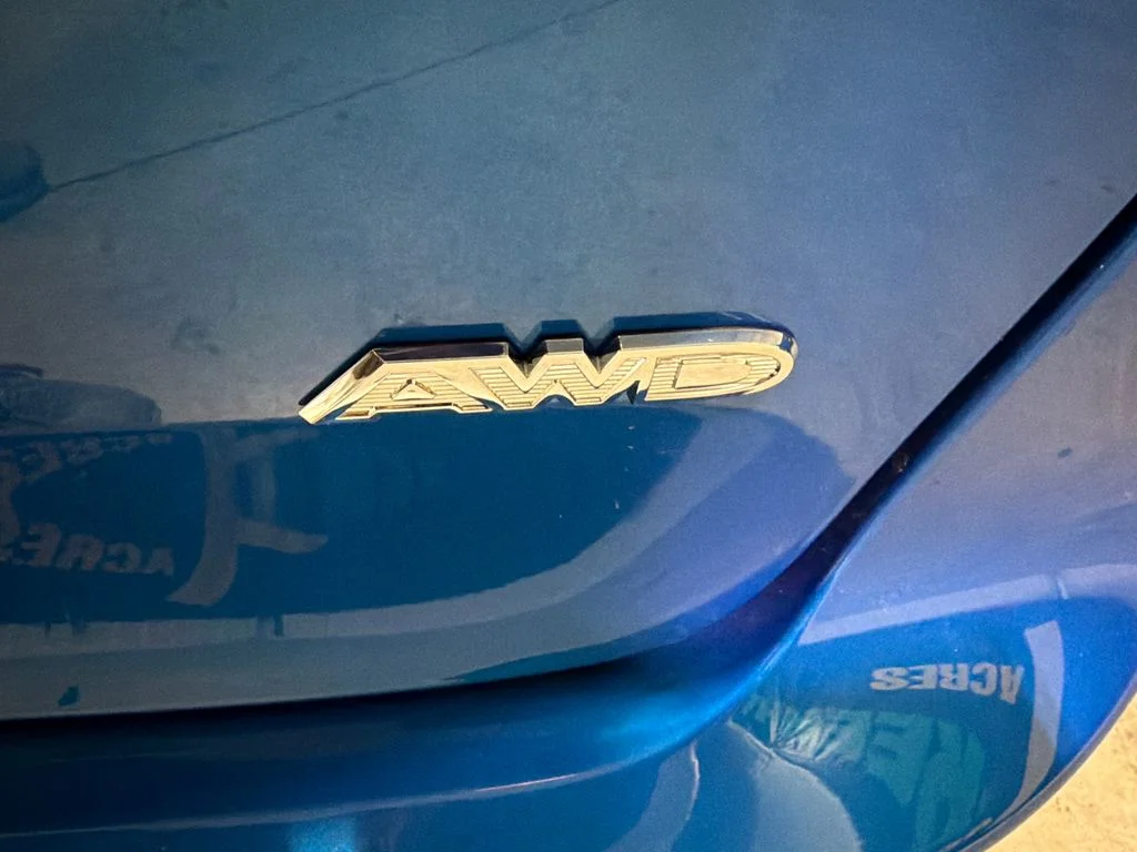 New 2027 Hydro Blue Pearl-Coat Exterior Paint Chrysler Select image 9