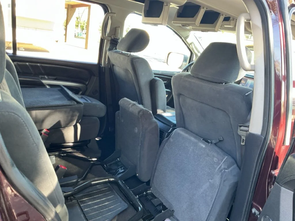 Used 2015 Black Nissan SV image 32