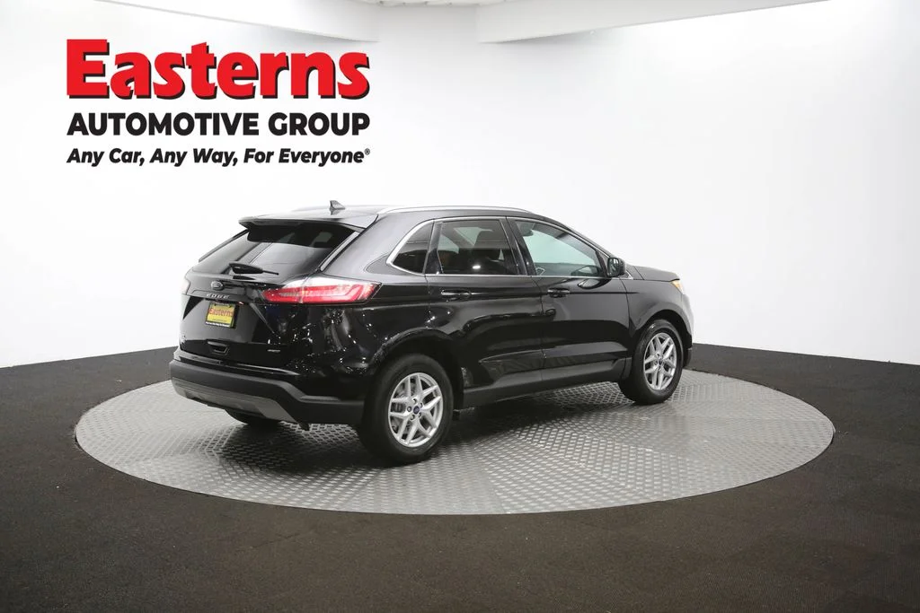 Used 2022 Black Ford SEL image 40