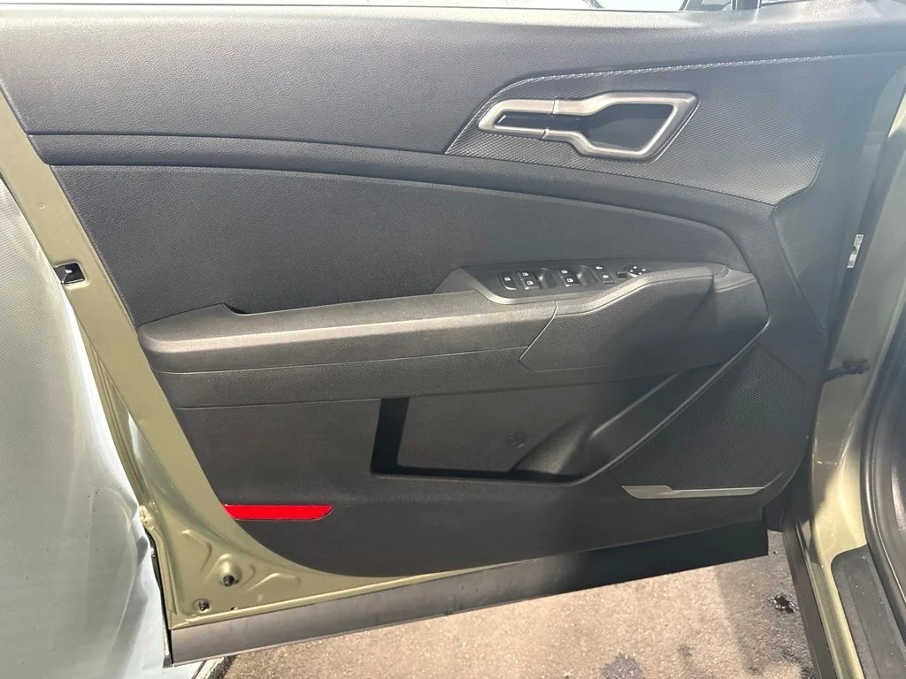 Used 2025 Green Kia LX image 27