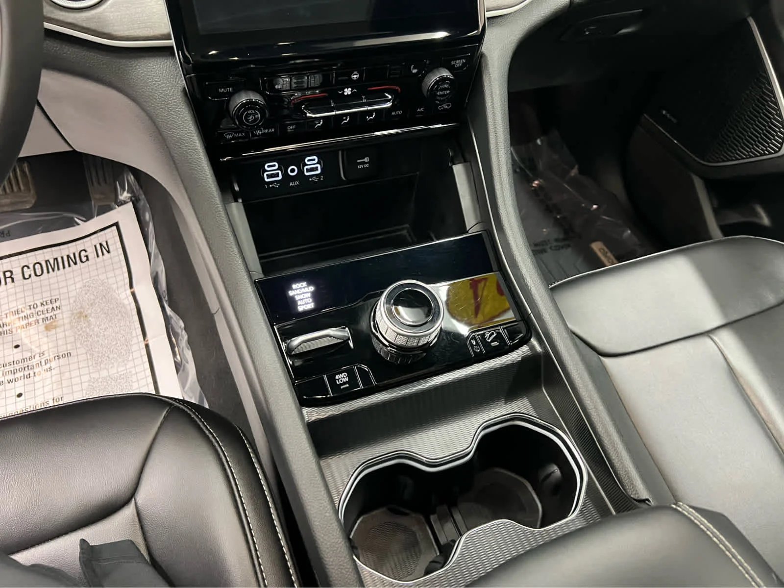 Used 2024 Baltic Gray Metallic Clearcoat Jeep  image 26