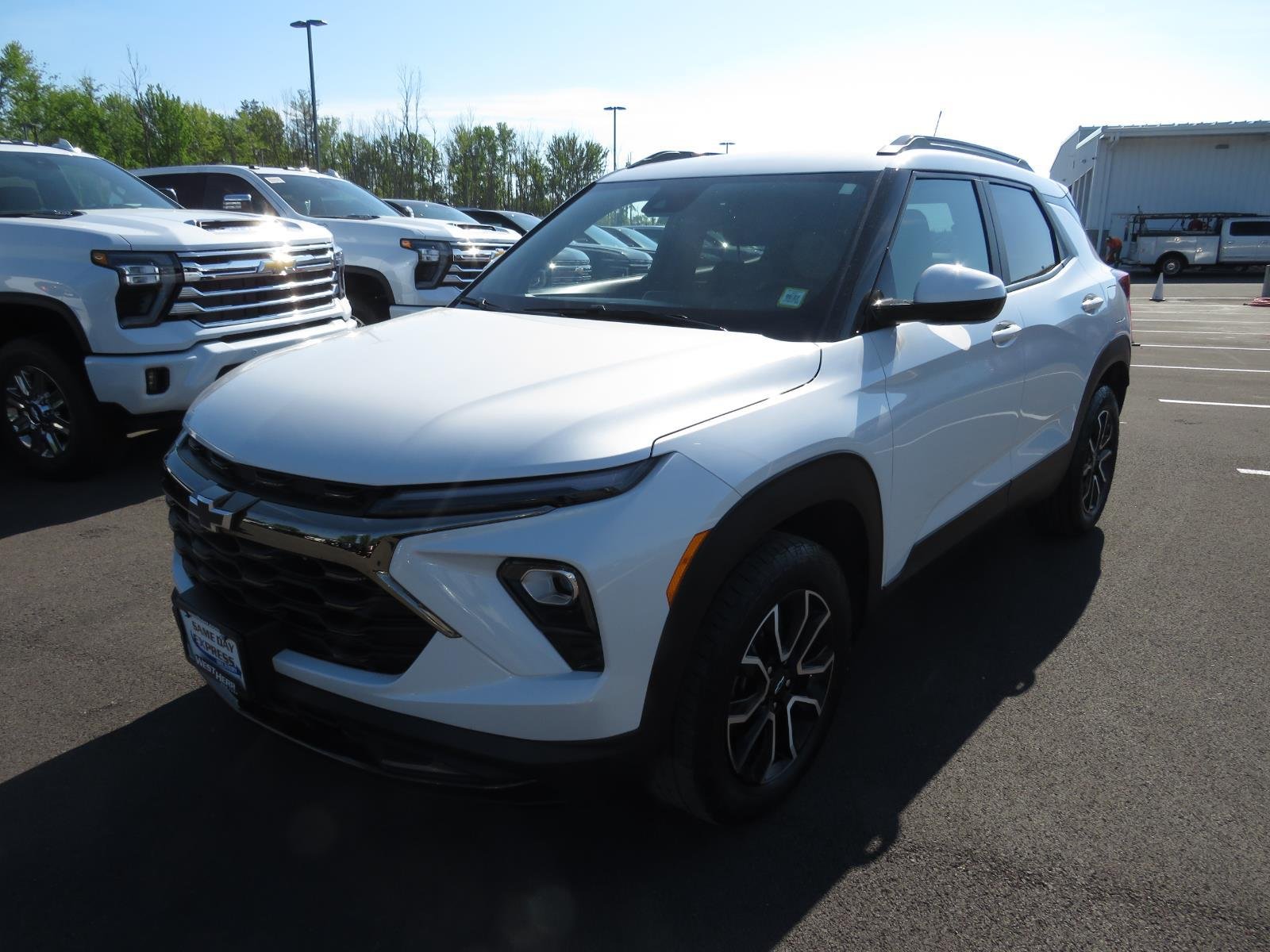 Used 2025 Pearl Chevrolet ACTIV image 12