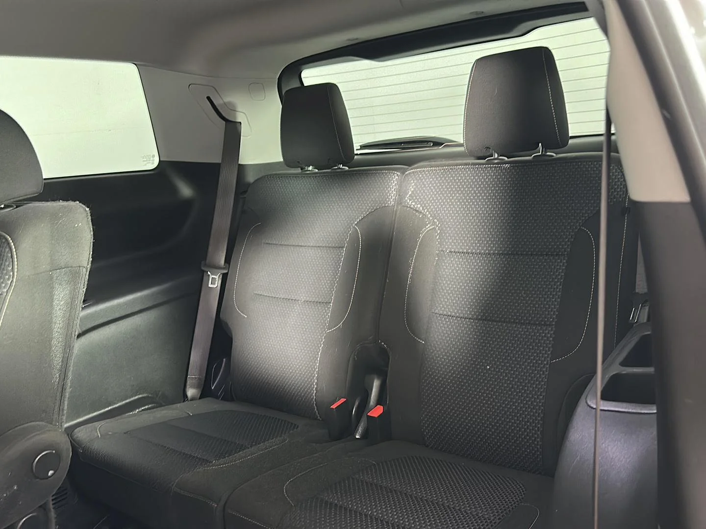 Used 2023 Sterling Metallic GMC SLE image 17