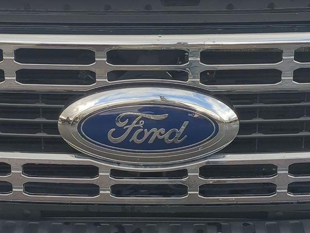 New 2024 Oxford White Ford F-550® XL image 20