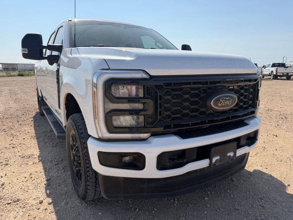 Used 2025 Oxford White Ford XLT image 1