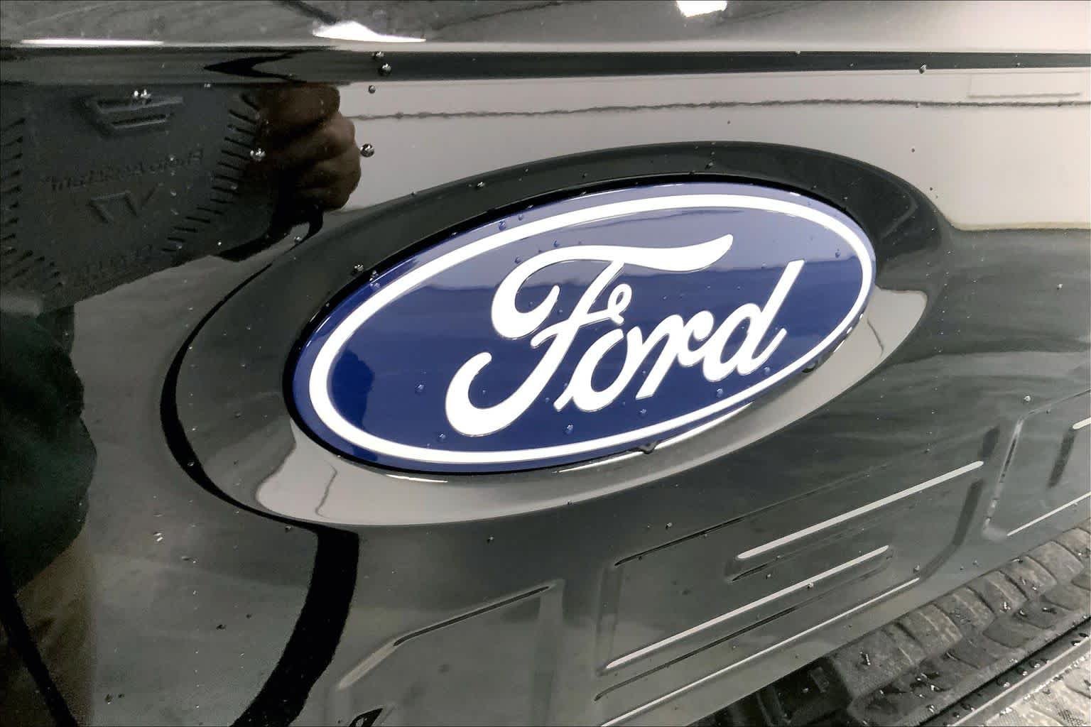 New 2026 Agate Black Metallic Ford XLT image 12
