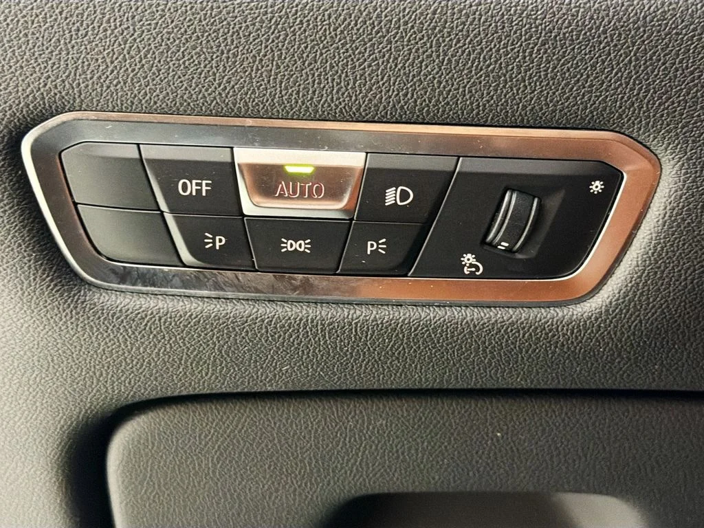 Used 2022 Black BMW sDrive40i image 10