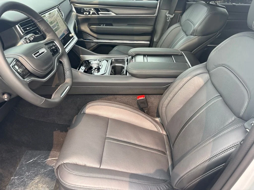 New 2026 Silver-Zynith Exterior Paint Jeep Grand Wagoneer image 19