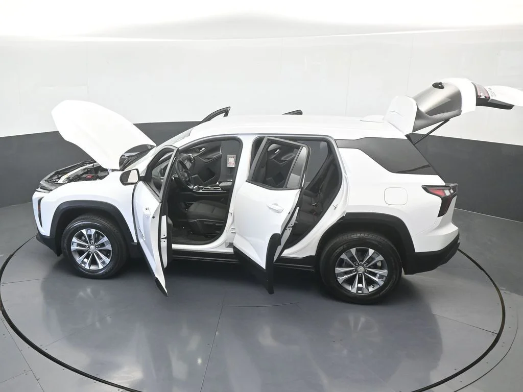 Used 2025 Summit White Chevrolet LT image 69