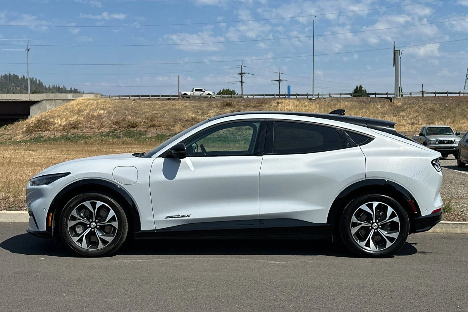 Used 2023 White Ford Premium image 6