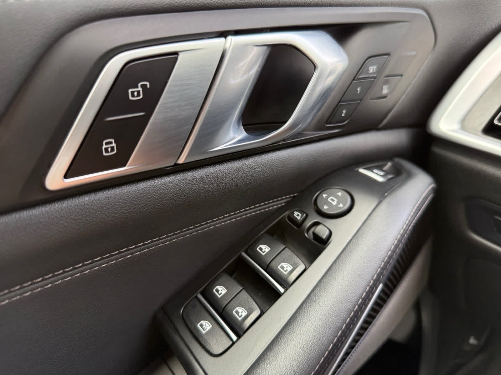 Used 2024 Nardo Grey BMW M60i image 27