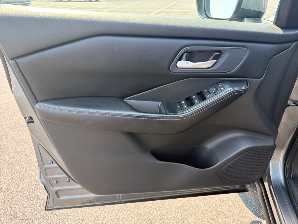 Used 2024 Gray Nissan SV image 12