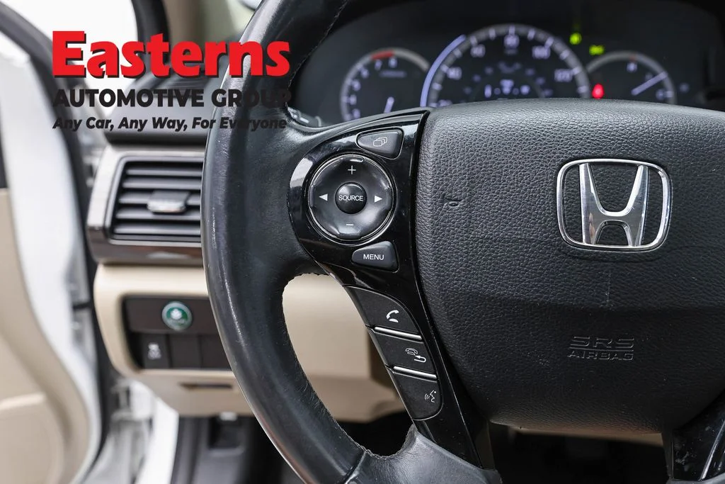 Used 2017 White Honda EX-L image 16