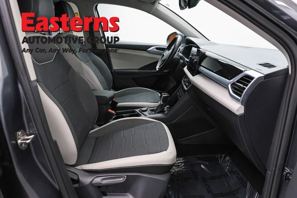 Used 2025 Gray Volkswagen 1.5T SE image 23
