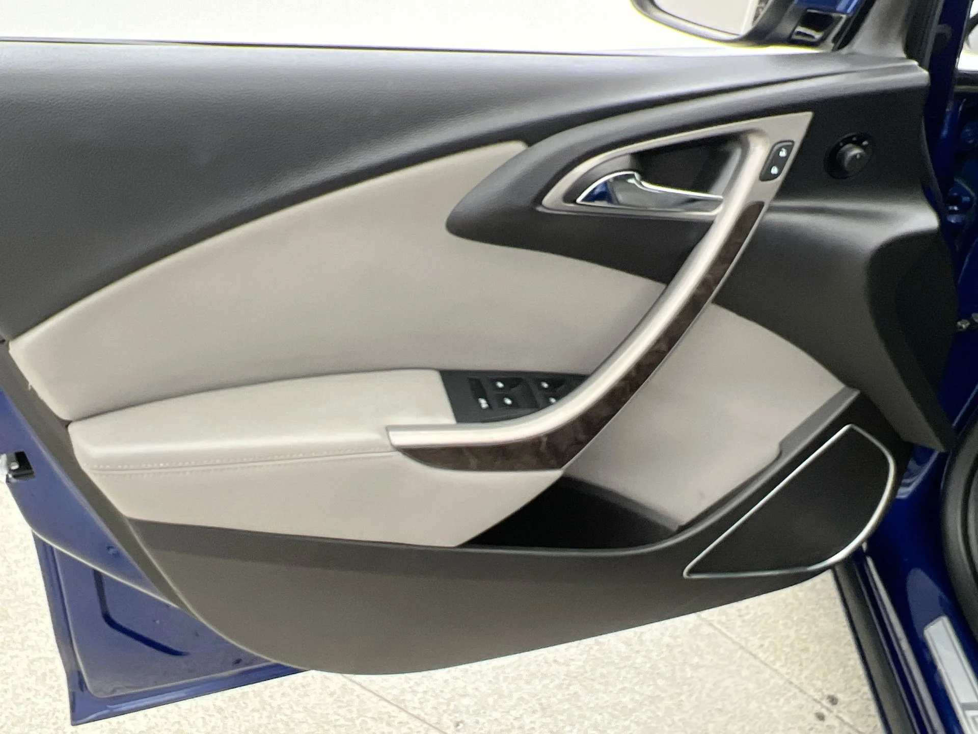 Used 2013 Blue Buick Base image 20
