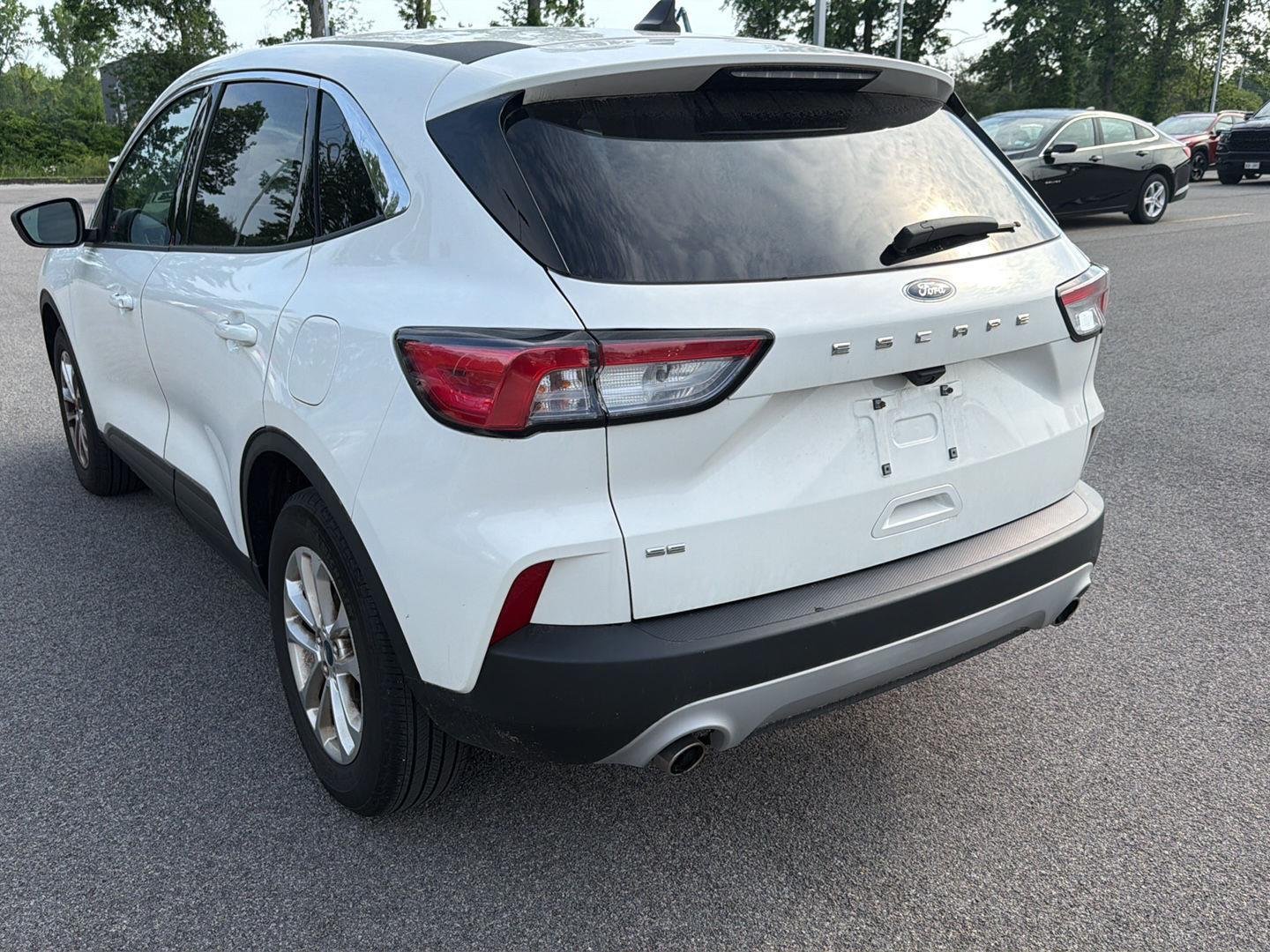 Used 2022 Star White Metallic Tri-Coat Ford SE image 6