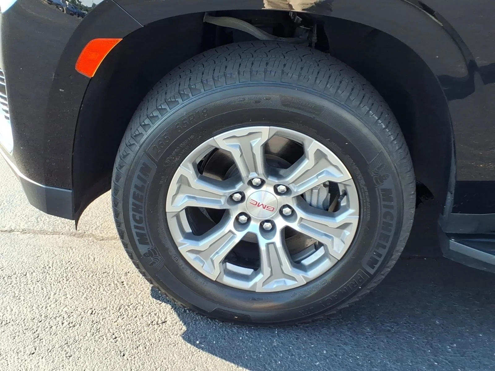 Used 2022 Onyx Black GMC SLE image 30