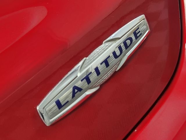 Used 2017 Red Jeep Latitude image 10