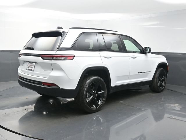 Used 2025 White Jeep Altitude X image 7