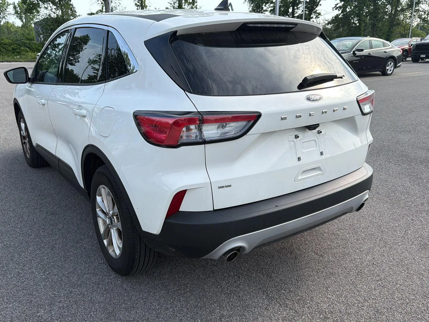 Used 2022 Star White Metallic Tri-Coat Ford SE image 6