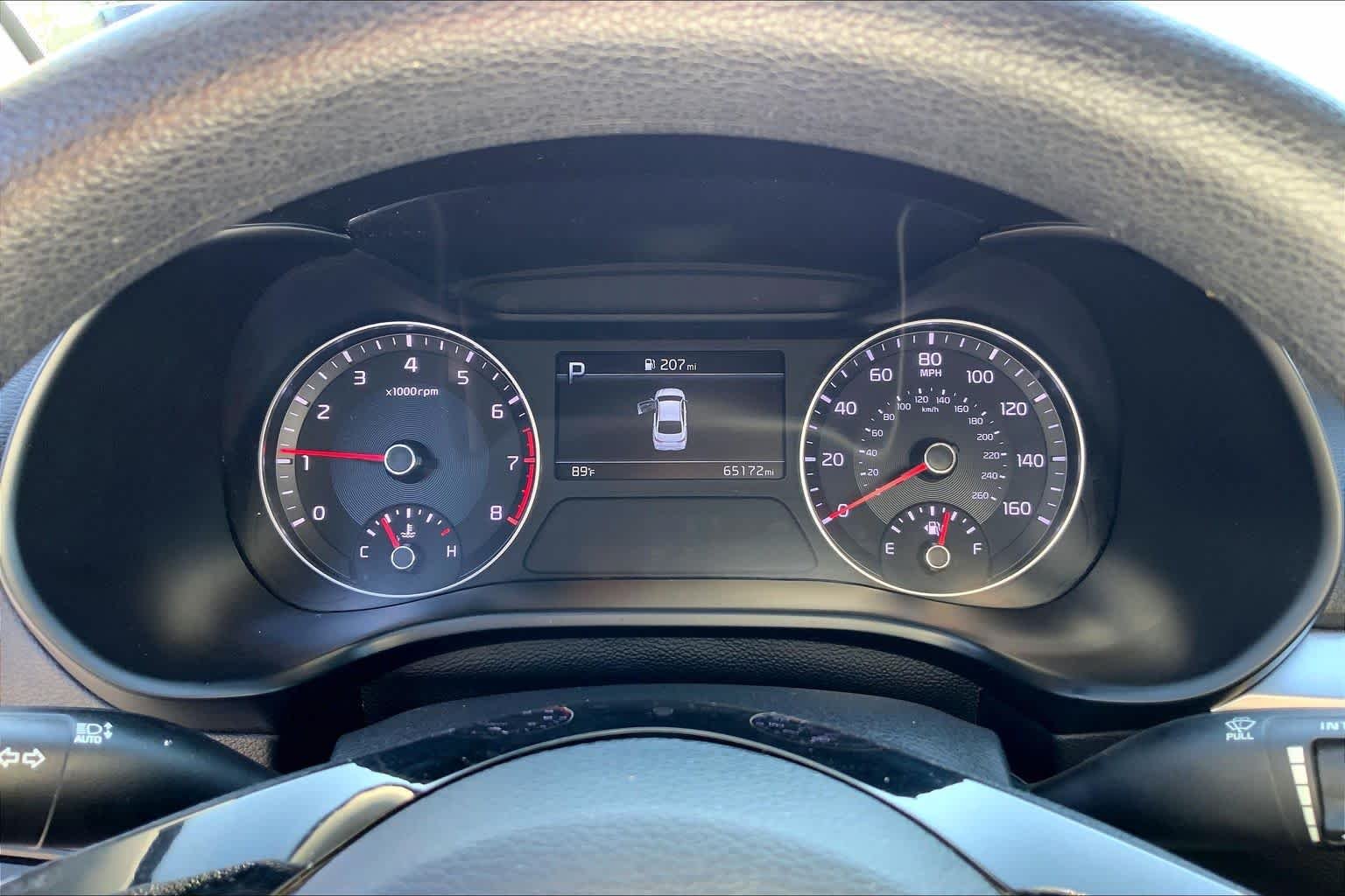 Used 2023 Snow White Pearl Kia LXS image 25
