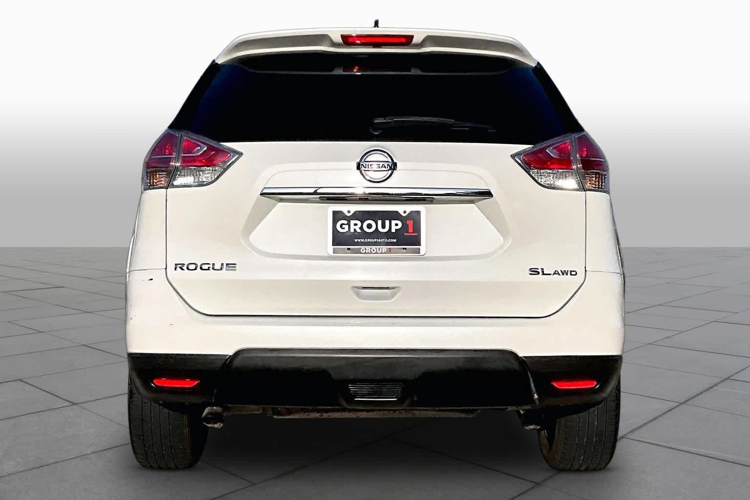 Used 2016 Pearl White Nissan SL image 5