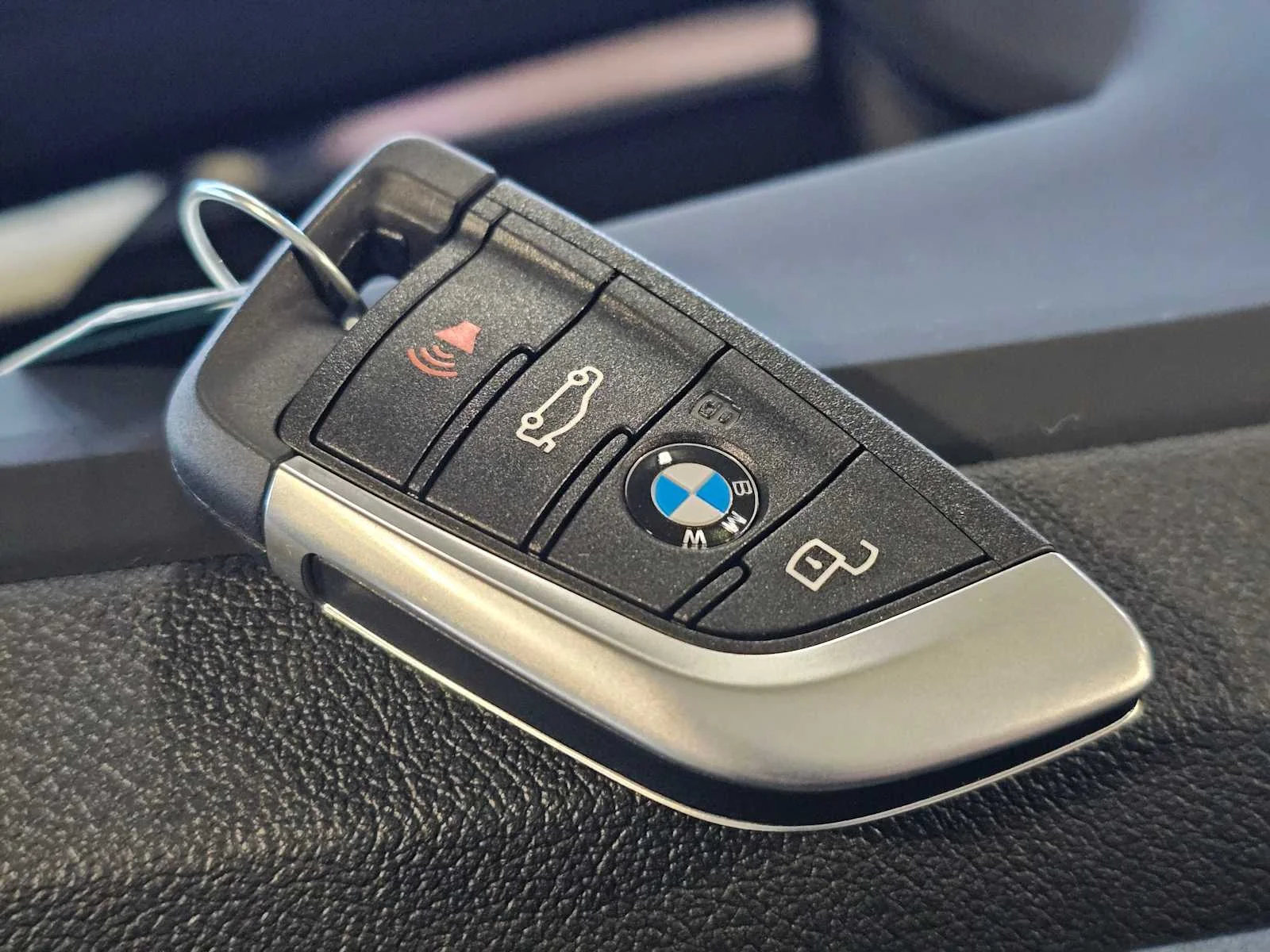 New 2026 Skyscraper Grey Metallic BMW xDrive40 image 37
