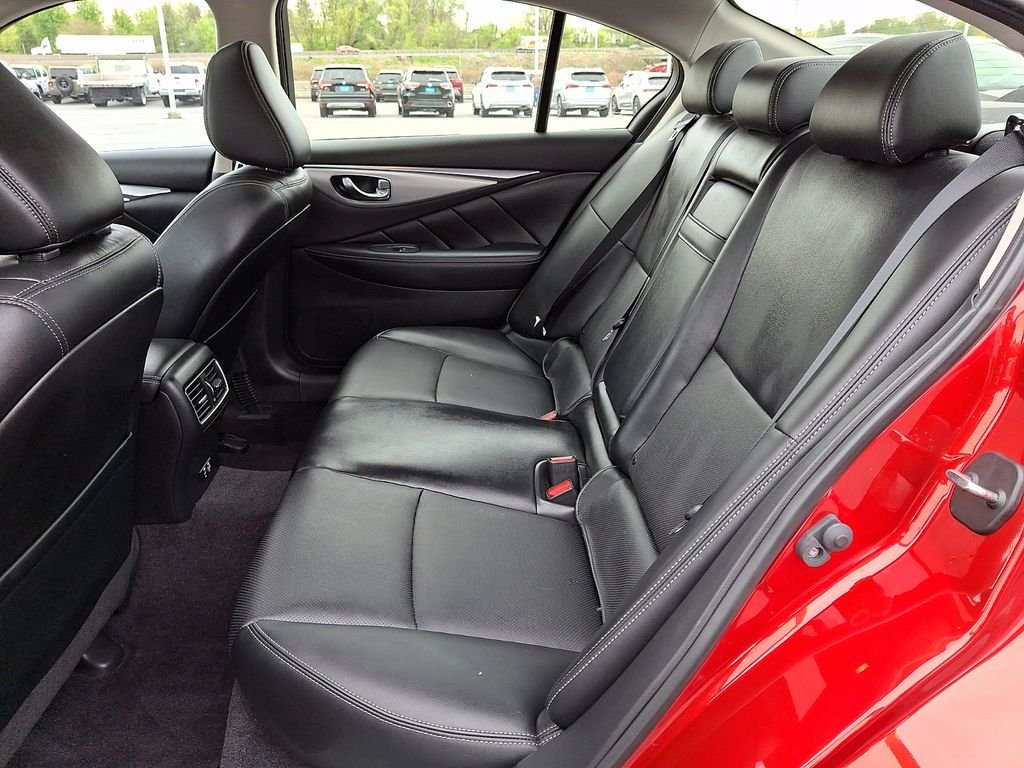 Used 2023 Red INFINITI LUXE image 10