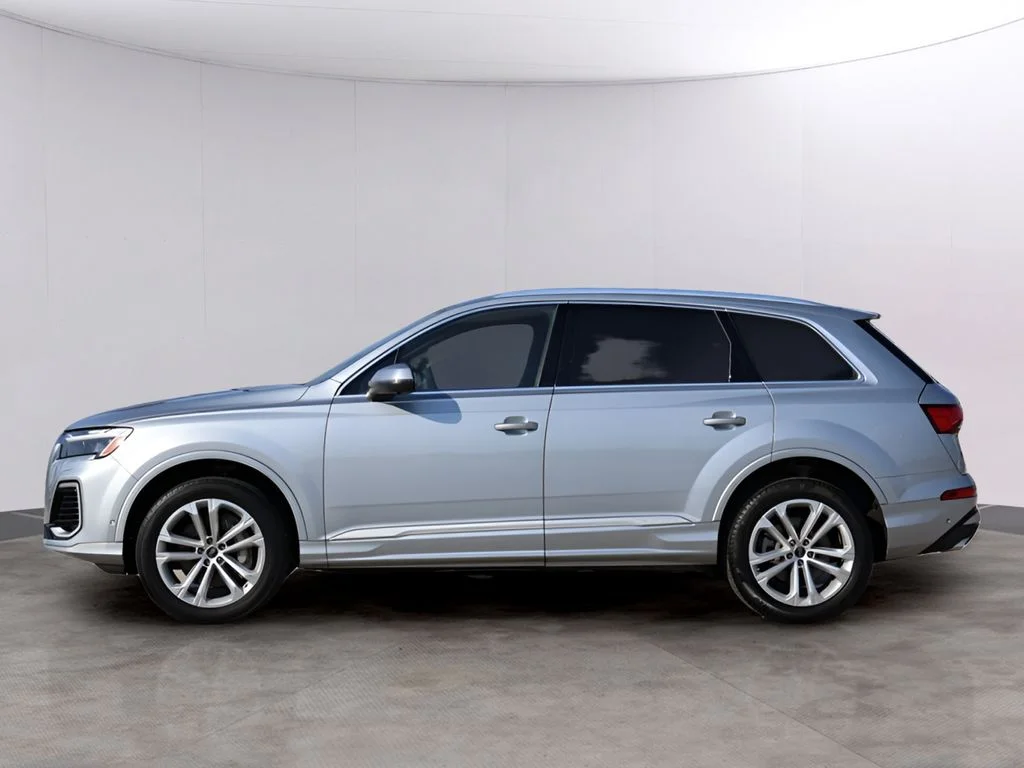 Used 2025  Audi 55 Premium Plus image 4