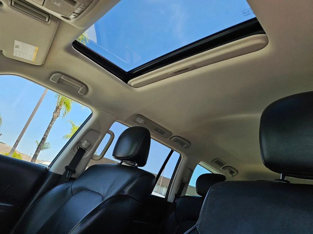 Used 2023 White Nissan SL image 31
