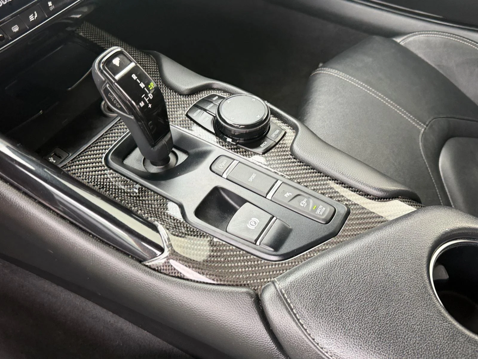 Used 2021  Toyota 3.0 Premium image 22